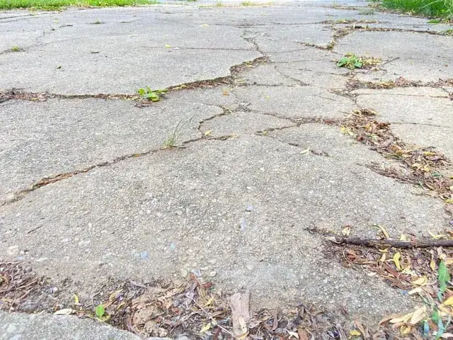 Renowacja betonowego podjazdu: Odnowa krok po kroku z ekspertem