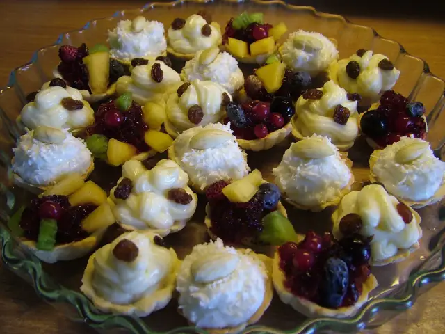 Drożdżówka z budyniem - prawdziwa kaloryczna bomba czy zdrowy deser?