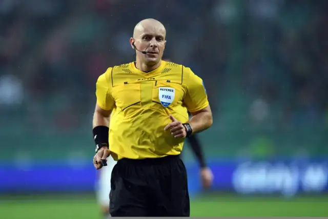 Ile zarabia sędzia na mundialu? Zaskakujące kwoty i bonusy!