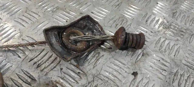 Awaria? Jak wyjąć koło zapasowe Peugeot 5008 (nawet zardzewiałe)