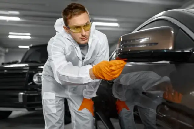 Jak usunąć wosk z samochodu - skuteczne metody i porady, aby nie uszkodzić lakieru