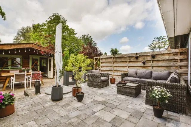 Ile kosztuje budowa altany ogrodowej? Ceny i czynniki wpływu