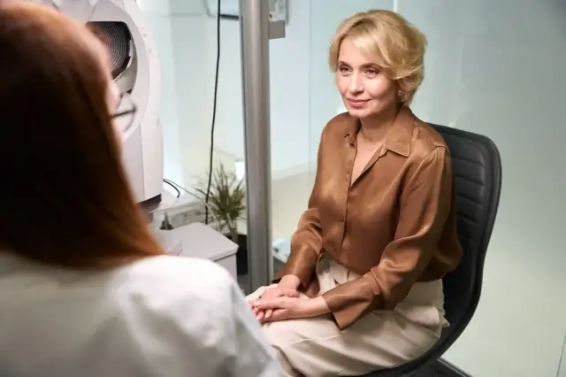 Jak się przygotować do wizyty u okulisty, aby uniknąć stresu?