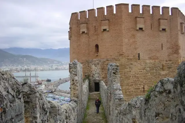 Zamek w Alanyi: Fascynująca historia i tajemnice seldżuckiej twierdzy