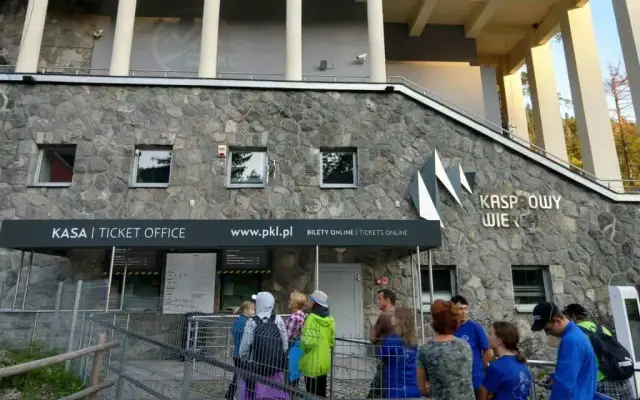 Kasprowy Wierch kolejką: Jak zaplanować wycieczkę? Bilety, dojazd