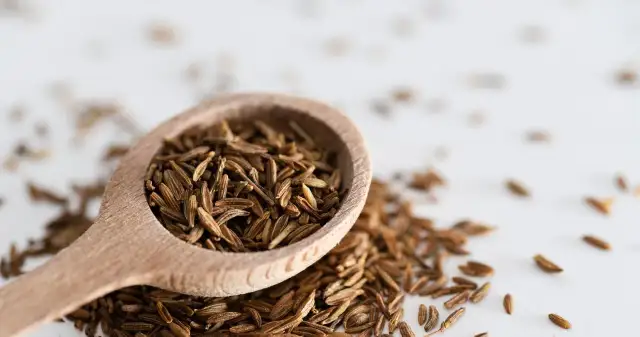 Skuteczne sposoby na odchudzanie z kminem rzymskim - jak stosować?