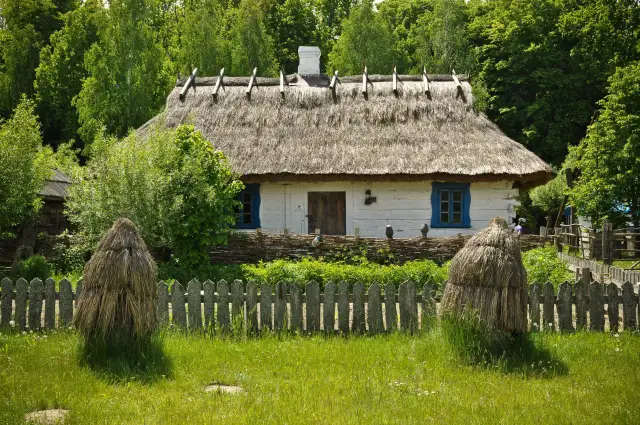 Najciekawsze skanseny na Podlasiu – odkryj tradycję i kulturę