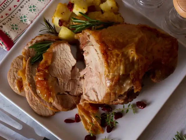 Pieczony udziec z indyka: zawsze soczysty i aromatyczny!