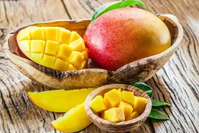 Czy pies może jeść mango? Bezpieczne przygotowanie i korzyści zdrowotne