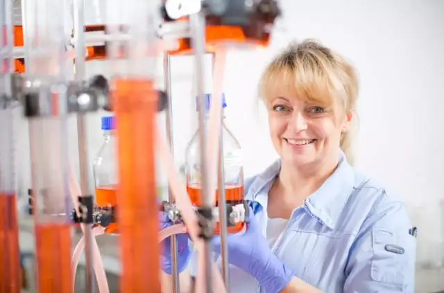 Estry owocowe: Przewodnik po syntezie zapachów w laboratorium