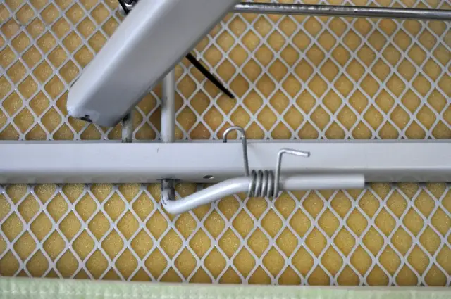 Naprawa deski do prasowania: Poradnik DIY i oszczędność