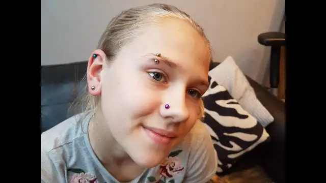 Jak zrobić kolczyka w nosie samemu i uniknąć poważnych problemów