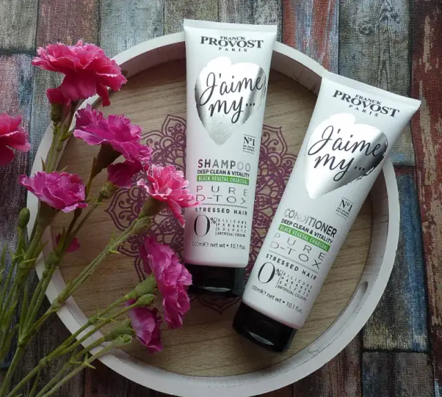 Krem rewitalizujący z detoxem: Sekret promiennej cery w mieście