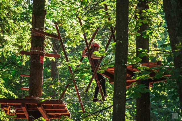 Parki linowe Mazury dla dzieci: Wybierz idealną przygodę!