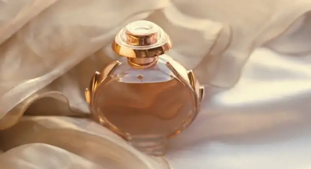 Najbardziej uwodzicielskie perfumy damskie, które zachwycają i przyciągają