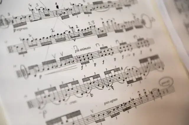 Jak partytura dyrygenta wpływa na wykonanie utworów muzycznych