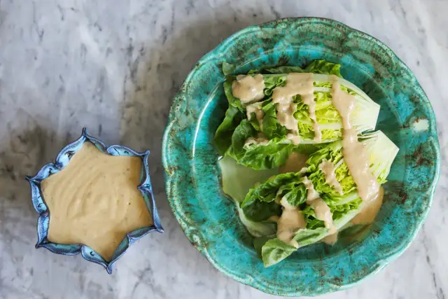 Zdrowy zielony sos do sałatki? Poznajemy ten sekret szefa kuchni