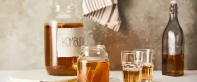 Kombucha: zdrowa czy szkodliwa? Zbilansowane spojrzenie eksperta