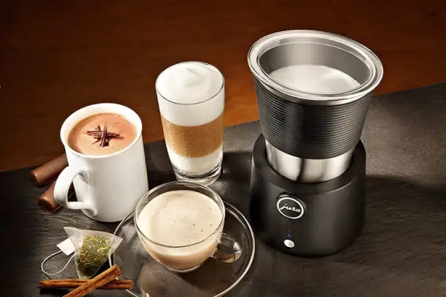 Jak wybrać spieniacz do mleka dla idealnego domowego cappuccino?