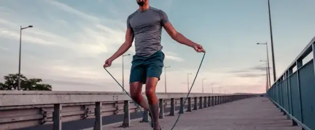 Czy skakanka odchudza? Odkryj jej skuteczność w spalaniu tłuszczu