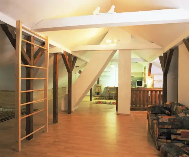 Czym pomalować belki na poddaszu, aby uniknąć błędów i kosztów?