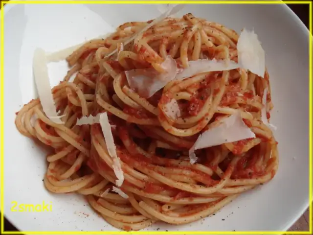 Sos do spaghetti z przecieru: Prosty przepis, który zawsze się udaje