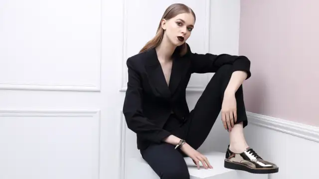 Jaką marynarkę damską wybrać do czarnej koszuli, aby zachwycić?
