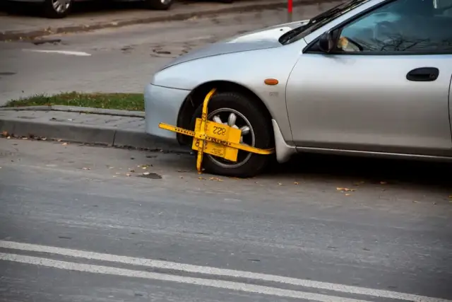 Czy straż miejska może wystawić mandat za parkowanie na osiedlu?