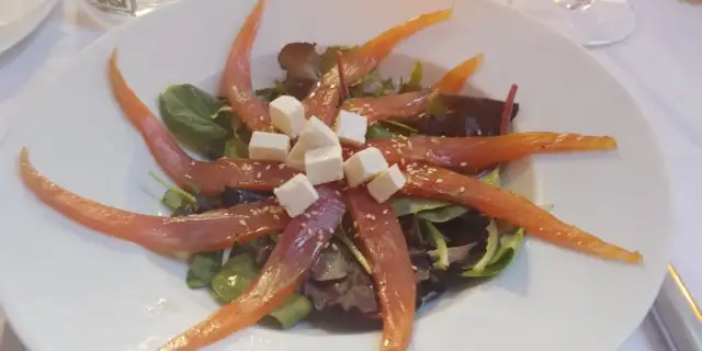 Gdzie zjeść w Riva del Garda? Odkryj najlepsze restauracje i smaki