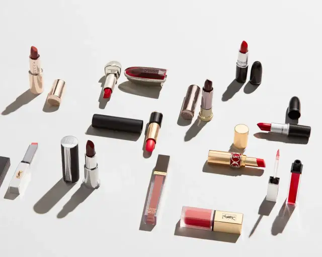 Jakie kolory szminki dla brunetek podkreślą Twoją urodę?