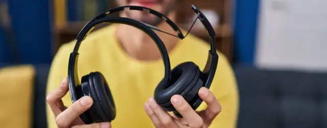 Ile kosztuje naprawa słuchawek bezprzewodowych? Sprawdź, czy warto!