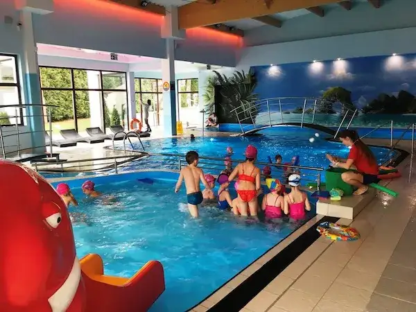 Gdzie zimą nad morze z dzieckiem – najlepsze miejsca na rodzinny wypoczynek