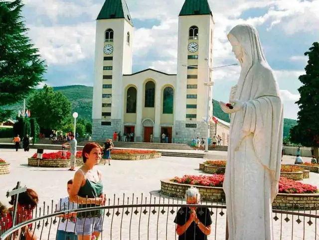 Sanktuarium Medjugorie: historia objawień, pielgrzymki i praktyczne porady dla wiernych
