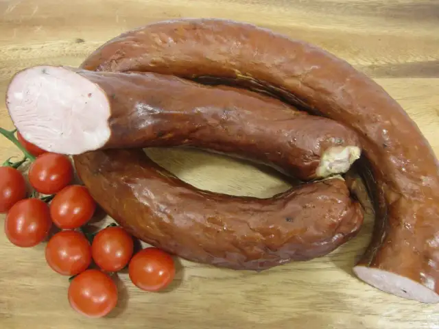 Gdzie kupić kiełbasę lisiecką? Sprawdzone miejsca i porady na zakupy