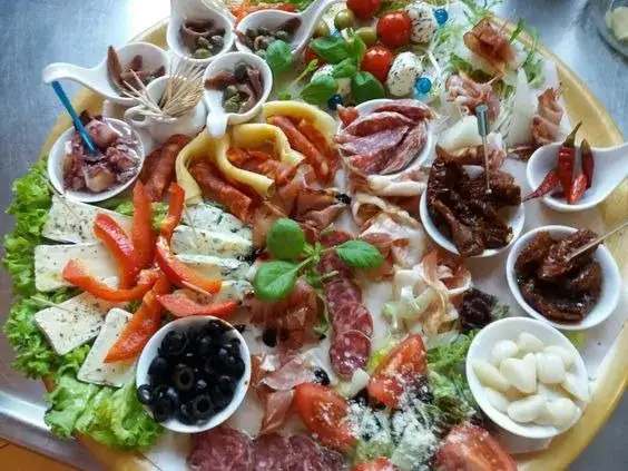 Gdzie zjeść w Kutnie? Odkryj najlepsze lokale gastronomiczne