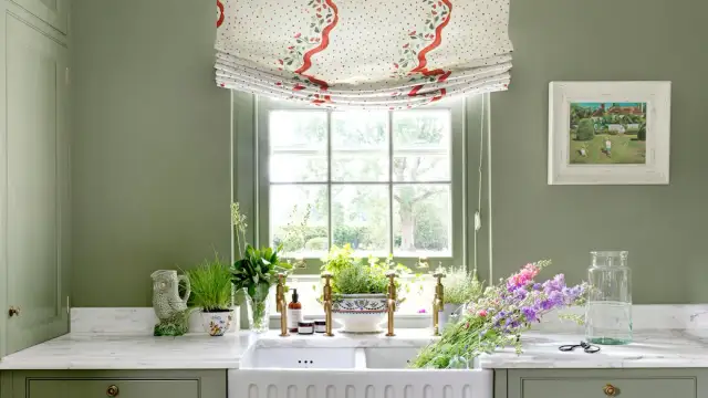 Visillos de cocina: Guía experta para luz, estilo y fácil limpieza