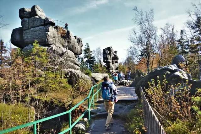 Szczeliniec i Sudety - najpiękniejsze szlaki oraz atrakcje górskich wędrówek