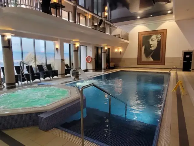 Hotel Lambert: Luksus na klifie, SPA i widoki 360°