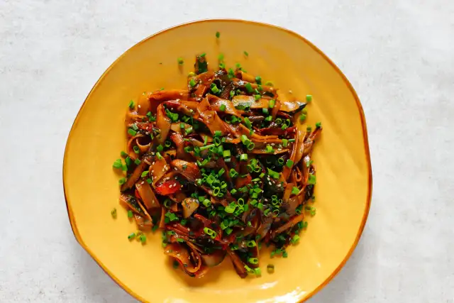 Jak wykorzystać ugotowany makaron? Zero waste i pyszne przepisy