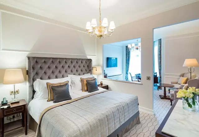 Fairmont Hotel Vier Jahreszeiten Hamburg: Luxus & Alsterblick