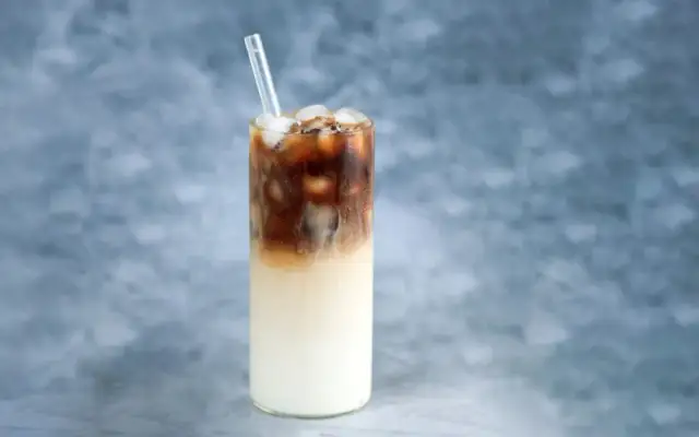 Szybki przepis na kawę mrożoną, który zaskoczy Twoje kubki smakowe