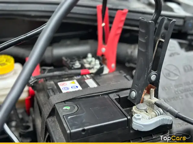 Jak bezpiecznie podłączyć kable rozruchowe? Poradnik krok po kroku