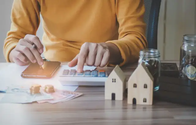 Czy sprzedaż nieruchomości trzeba zgłosić do urzędu skarbowego? Uniknij kar!