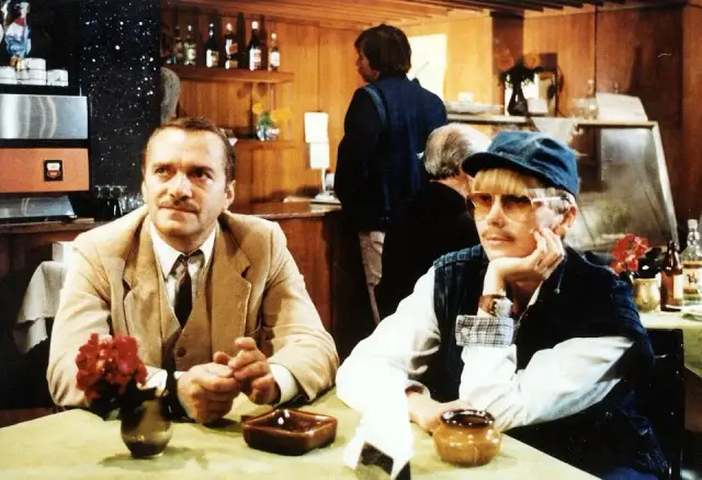 Muzyka z filmu Zmiennicy: Sekrety tematu i jego znaczenie w serialu