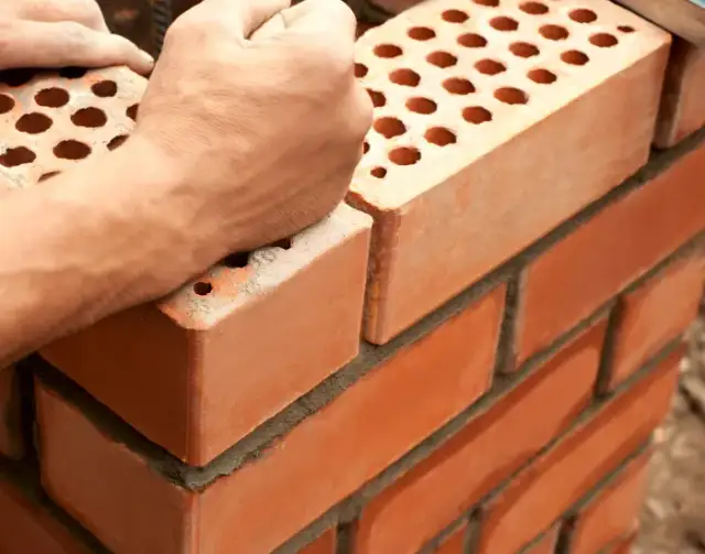 Jak zbudować kompostownik z cegieł - unikaj najczęstszych błędów