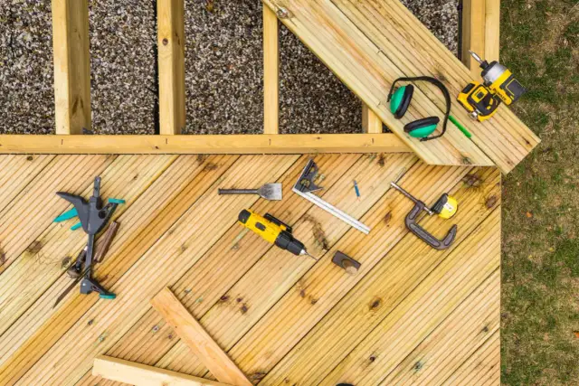 Jak zrobić pergolę na taras: krok po kroku, uniknij błędów w budowie