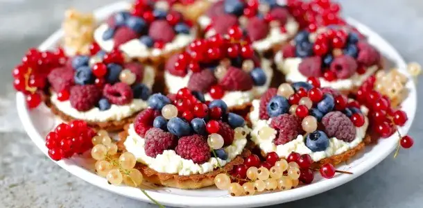 Jak zrobić tartaletki bez foremek - łatwe sposoby na pyszne desery