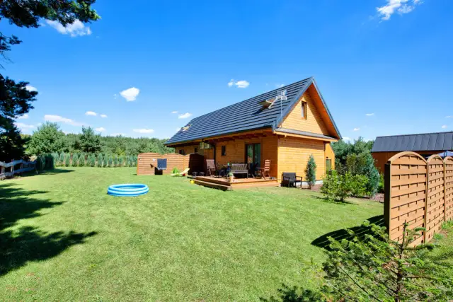 Domki letniskowe nad Jeziorem Sławskim: Przewodnik i inwestycja?