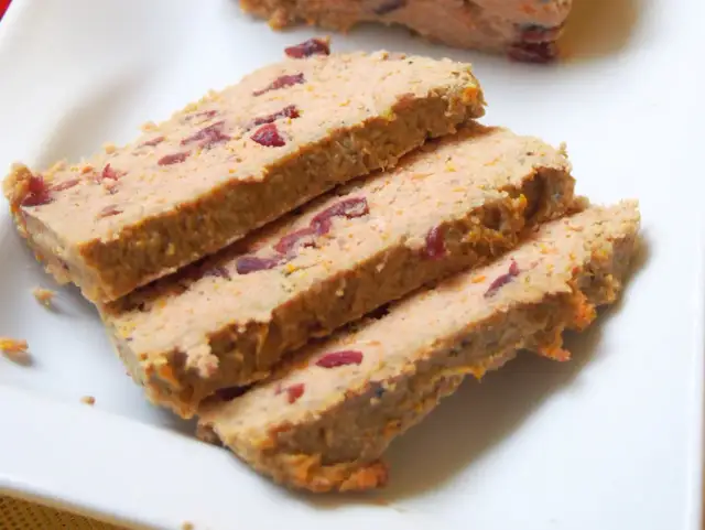 Pyszny pasztet drobiowy z żurawiną, który zachwyci Twoich gości