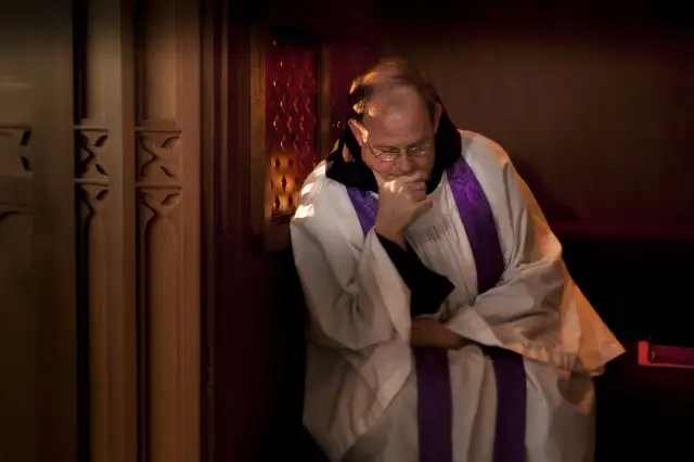 Czy ksiądz może złamać tajemnicę spowiedzi? Konsekwencje i dylematy